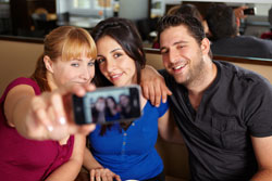 © Robert Kneschke - Fotolia.com Mit iPhone Bilder bei Facebook hochladen - Teilen Sie Neuigkeiten Ihren Freunden mit