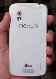 © 2013 Android and Me Das Google Nexus 4 in weiß