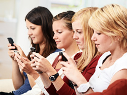 © Ingo Bartussek - Fotolia.com Smartphones verdrängen Handys in Deutschland immer mehr